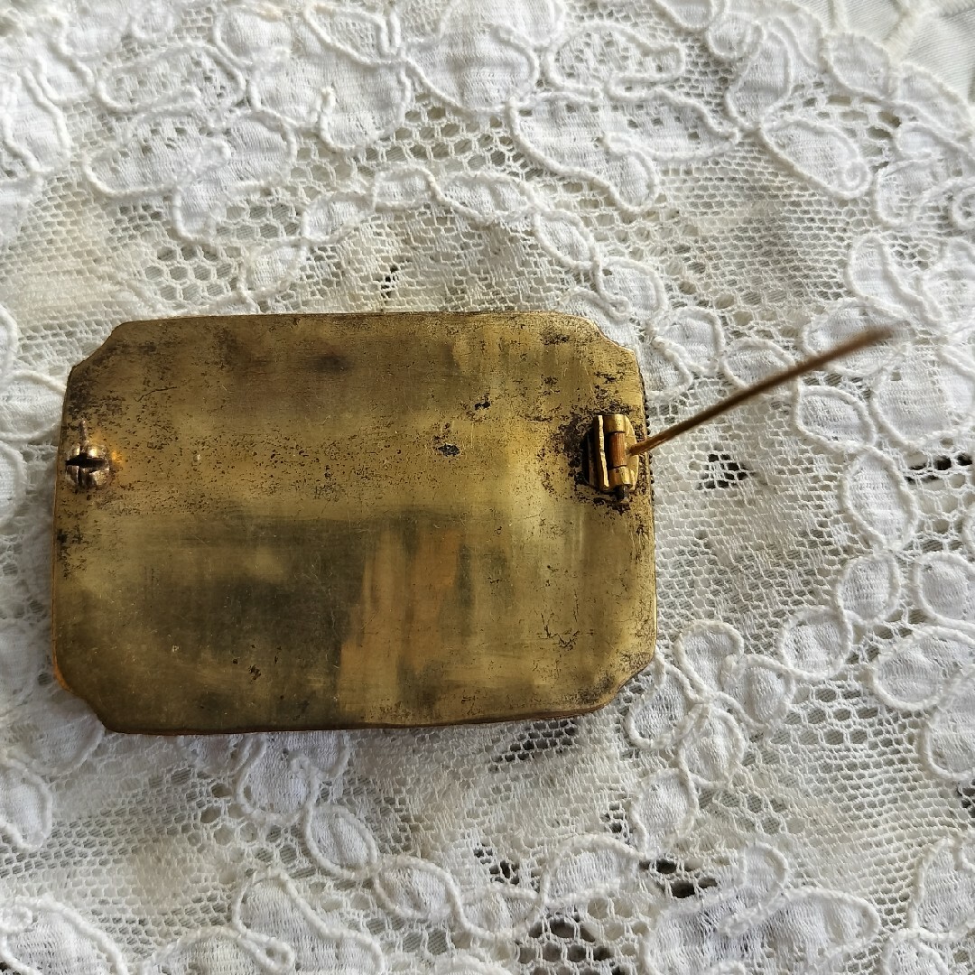 中国アンティーク 堆朱 ブローチ 花モチーフの通販 by ココリン 中国アンティーク 堆朱 ブローチ 花モチーフの通販 by ココリン