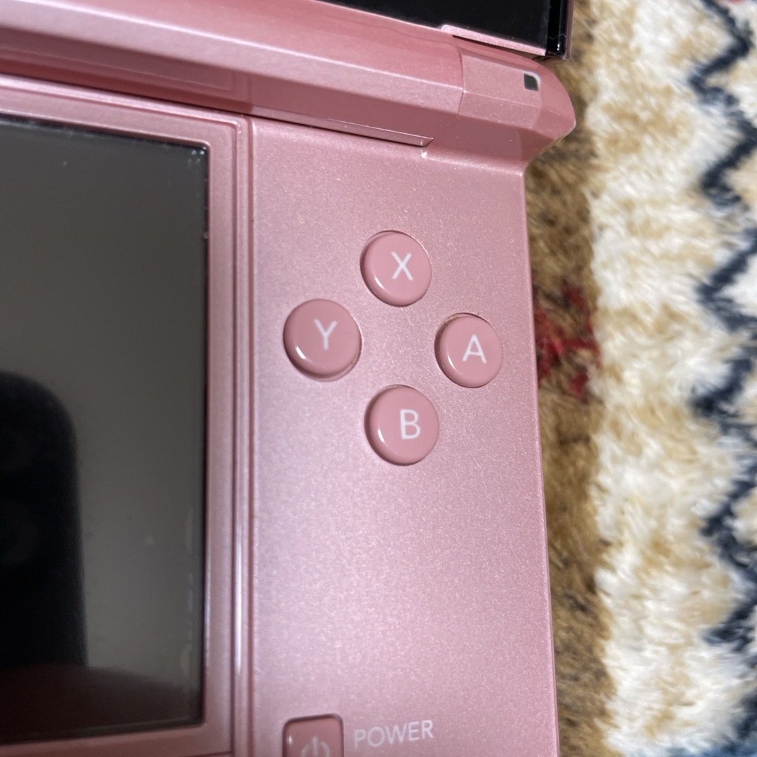 ニンテンドー3DS(ニンテンドー3DS)のニンテンドー3DS ピンク 本体のみ 中古 エンタメ/ホビーのゲームソフト/ゲーム機本体(携帯用ゲーム機本体)の商品写真