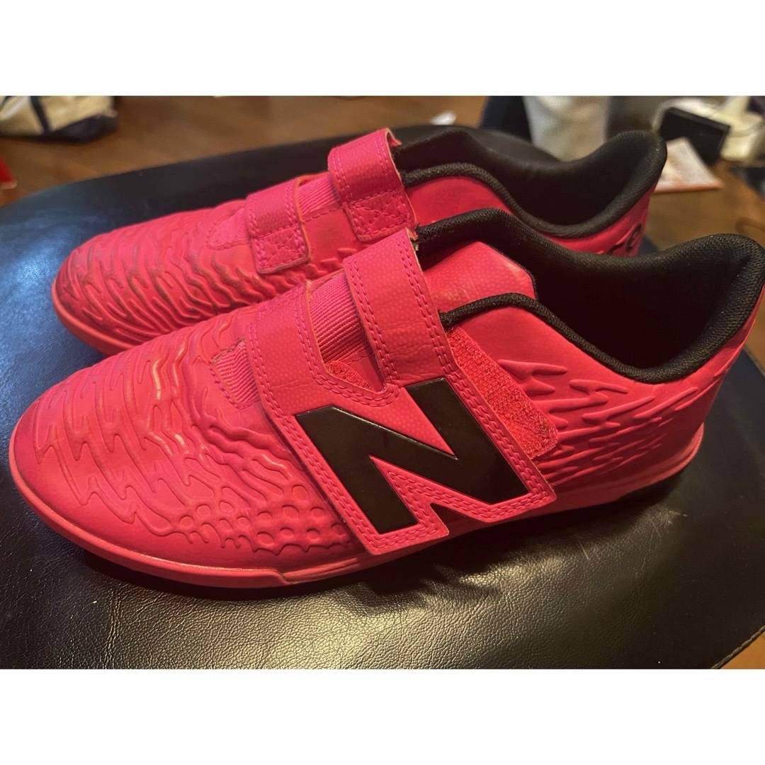 New Balance(ニューバランス)の【中古美品】NewBalance ジュニア　サッカーシューズ　23cm スポーツ/アウトドアのサッカー/フットサル(シューズ)の商品写真