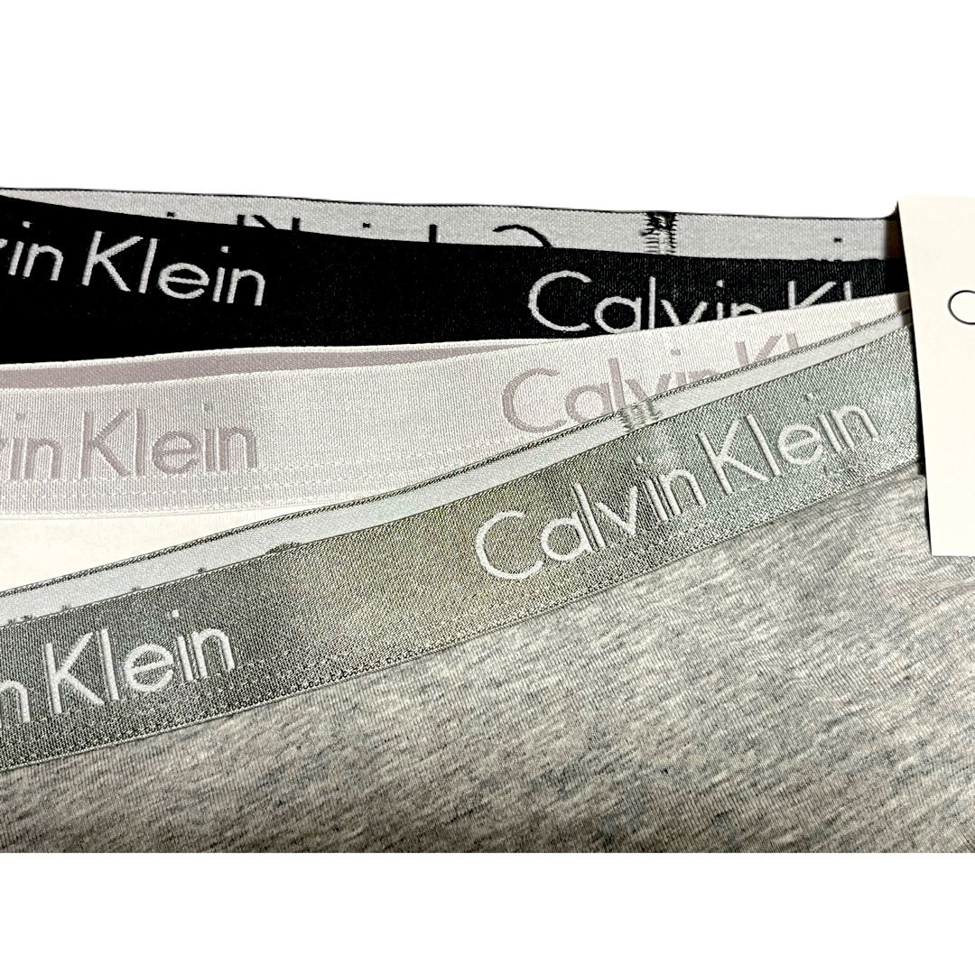 Calvin Klein(カルバンクライン)の【新品】Calvin Kleinカルバンクライン　コットンTバック3枚組 レディースの下着/アンダーウェア(ショーツ)の商品写真