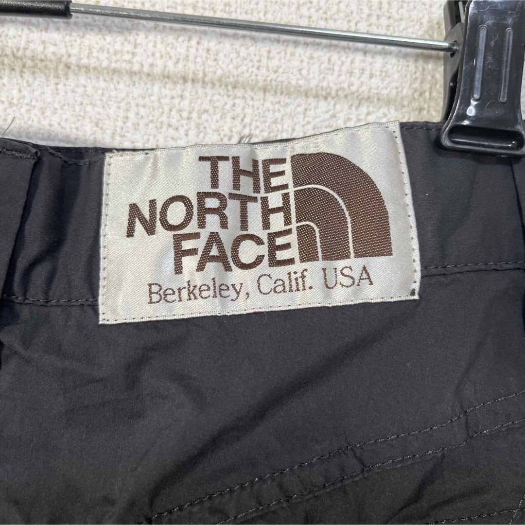 THE NORTH FACE(ザノースフェイス)の【ノースフェイス】ハーフパンツ　七分丈ズボン　黒グレー　ワンポイント　カーゴK1 メンズのパンツ(ショートパンツ)の商品写真