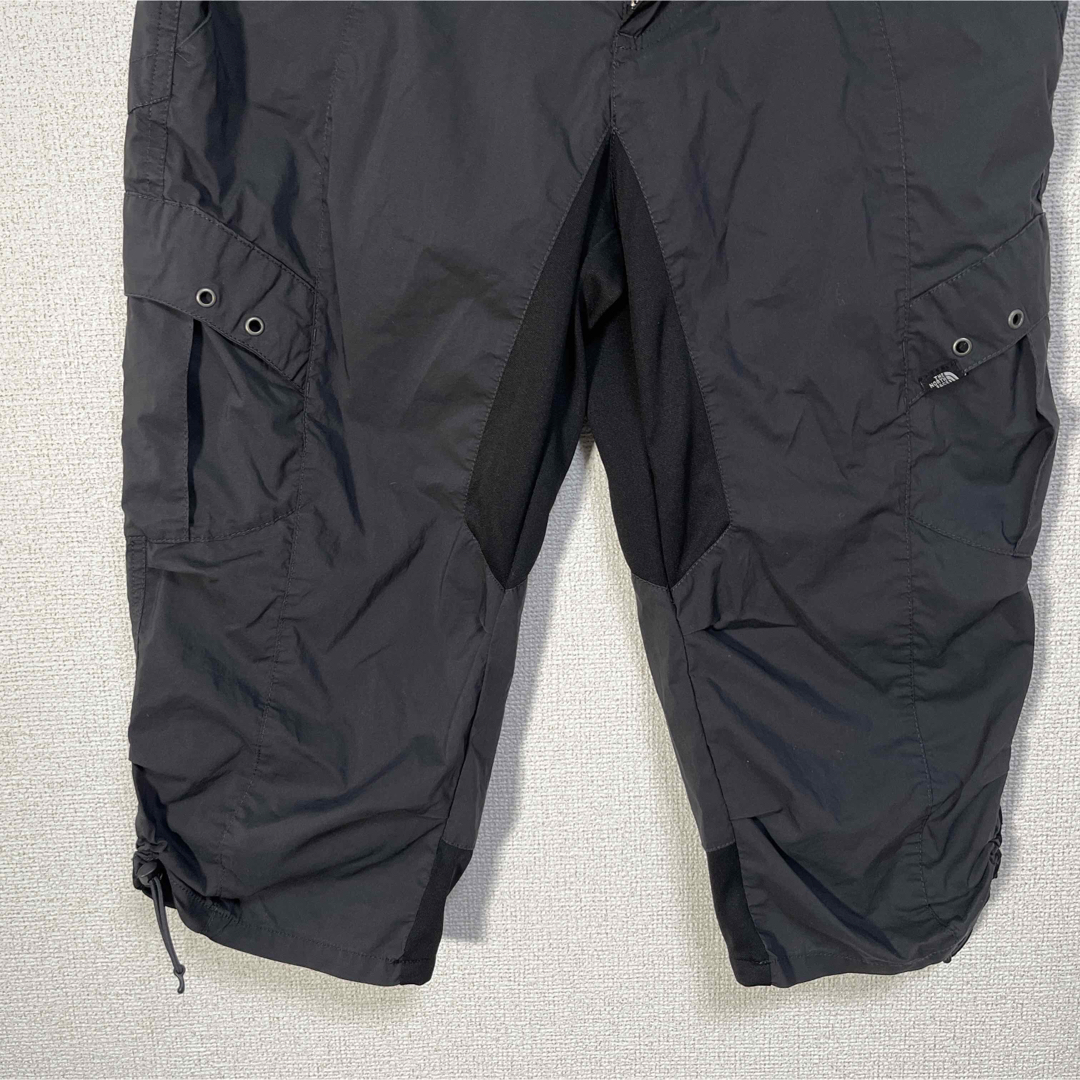 THE NORTH FACE(ザノースフェイス)の【ノースフェイス】ハーフパンツ　七分丈ズボン　黒グレー　ワンポイント　カーゴK1 メンズのパンツ(ショートパンツ)の商品写真