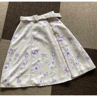 ミッシュマッシュ(MISCH MASCH)のミッシュマッシュ　ベルト付き　花柄スカート(ひざ丈スカート)