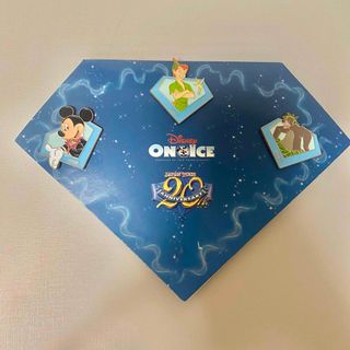 ディズニー(Disney)のディズニーオンアイス　20周年記念ピンバッジ(バッジ/ピンバッジ)