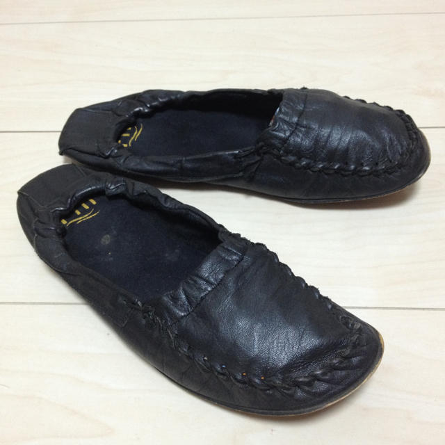 ブラック柔らかレザーのペタンローファー レディースの靴/シューズ(ローファー/革靴)の商品写真
