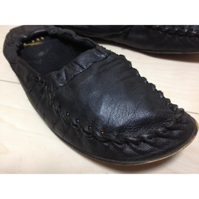 ブラック柔らかレザーのペタンローファー レディースの靴/シューズ(ローファー/革靴)の商品写真
