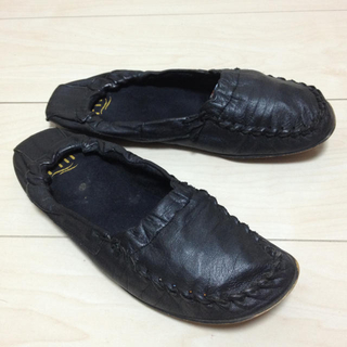 ブラック柔らかレザーのペタンローファー(ローファー/革靴)