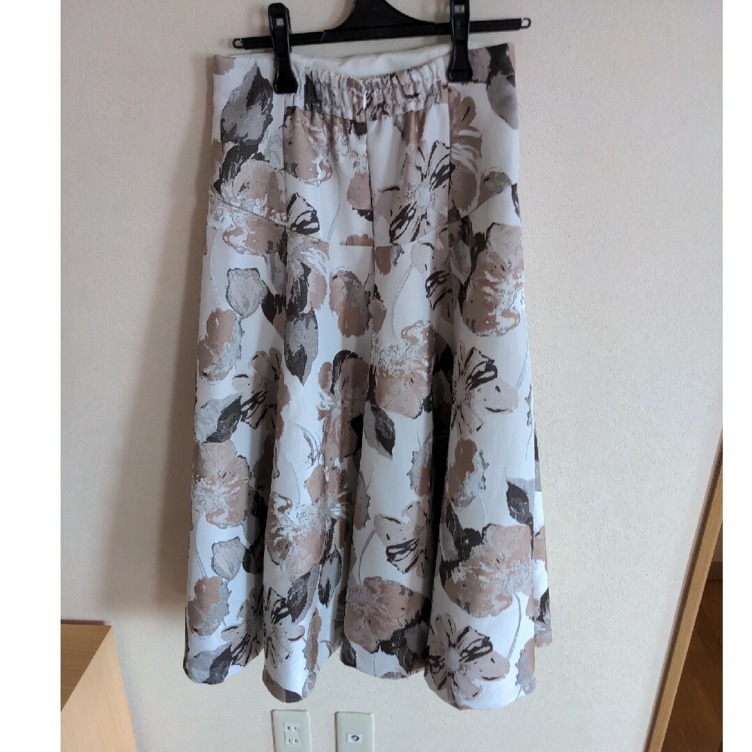 ジャスグリッティー　フラワージャガードスカート20900円サイズ
