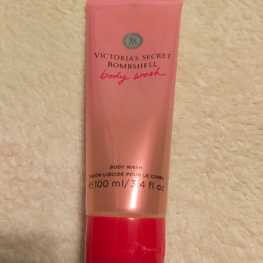 Victoria's Secret(ヴィクトリアズシークレット)のVICTORIA'S SECRET ボムシェル ボディウォッシュ 新品未使用 コスメ/美容のボディケア(ボディソープ/石鹸)の商品写真