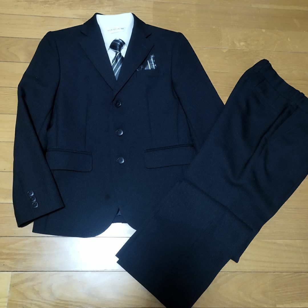 キッズ/ベビー/マタニティ極美品 140 股下61　黒　セットアップ 礼服 式服 卒業式フォーマルスーツ