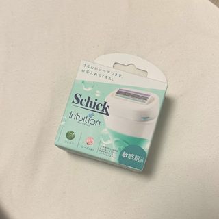 シック(Schick)のイントゥイション 敏感肌用 替刃(3コ入)  新品(カミソリ)