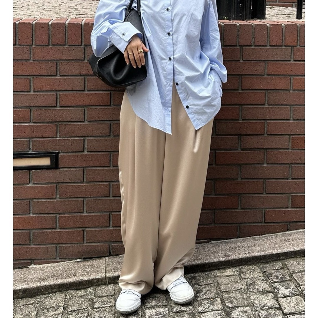 CLANE(クラネ)の【新品・タグ付】CLANE  SATIN SLACKS PANTS レディースのパンツ(カジュアルパンツ)の商品写真