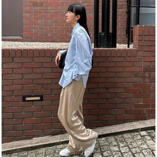 クラネ(CLANE)の【新品・タグ付】CLANE  SATIN SLACKS PANTS(カジュアルパンツ)