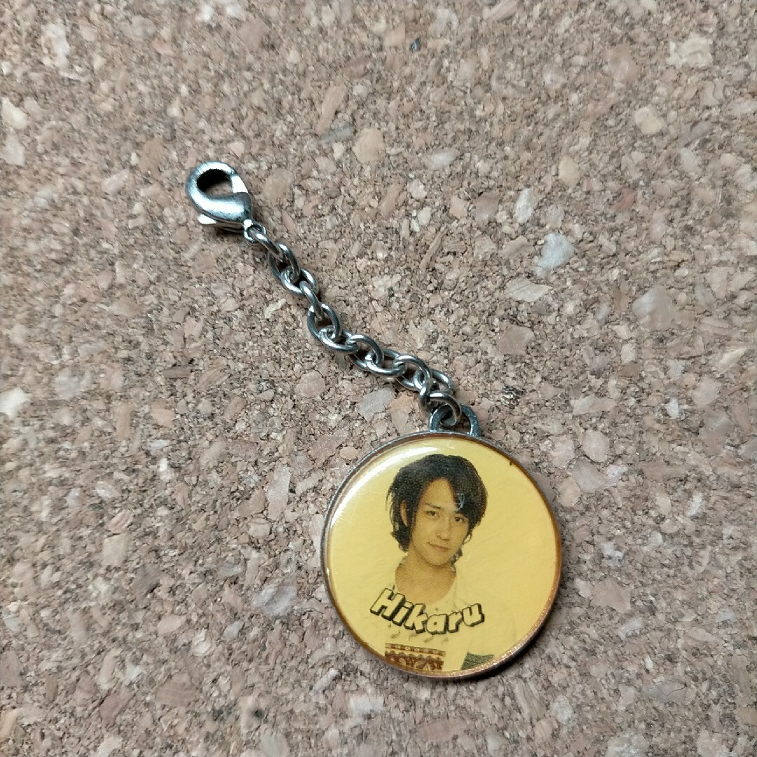 Hey Say JUMP 八乙女光 チャームメダル直径2cm 鎖部分 4cm エンタメ/ホビーのタレントグッズ(アイドルグッズ)の商品写真