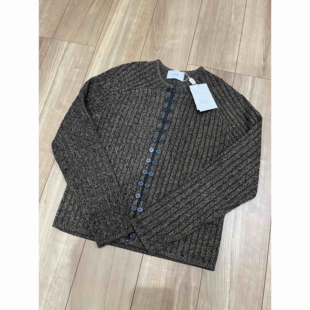 CLANE(クラネ)の【新品・タグ付】CLANE LINE UP BUTTON KNIT TOPS レディースのトップス(カーディガン)の商品写真