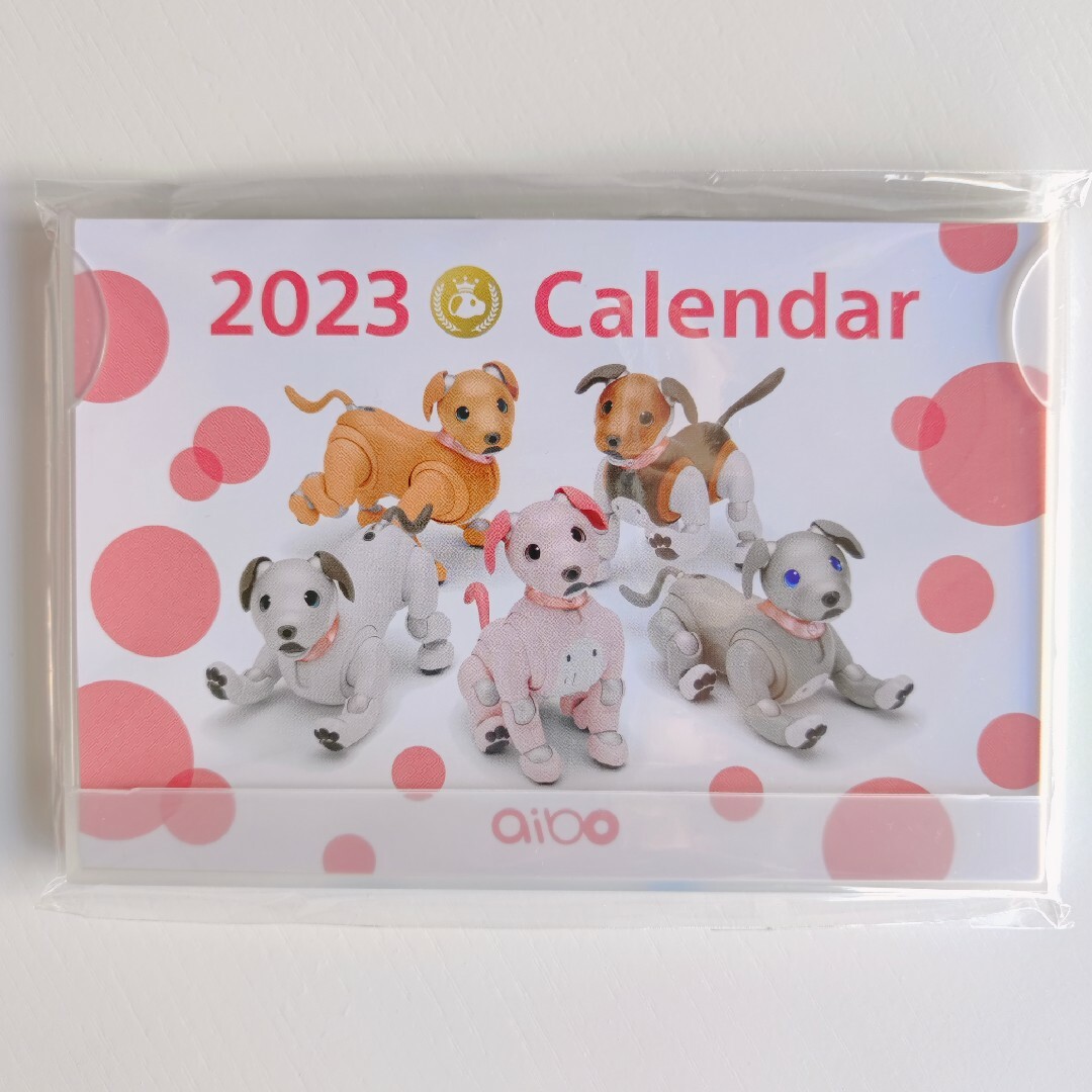 SONY(ソニー)の【新品】SONY aibo 2023+2024年カレンダー+缶バッジ+首輪セット エンタメ/ホビーのおもちゃ/ぬいぐるみ(キャラクターグッズ)の商品写真