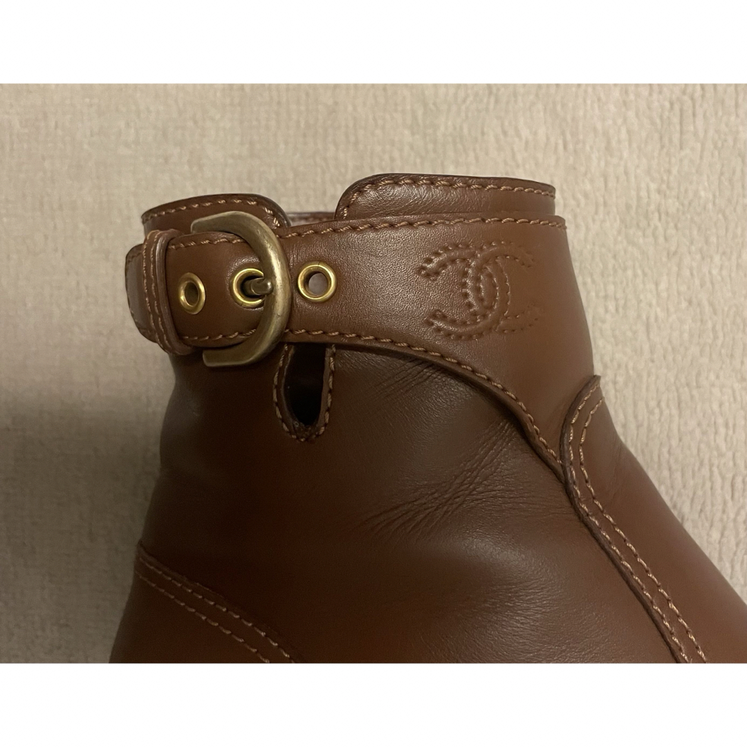 CHANEL(シャネル)の【Maika 様専用】CHANEL ブーツ　35 レディースの靴/シューズ(ブーツ)の商品写真