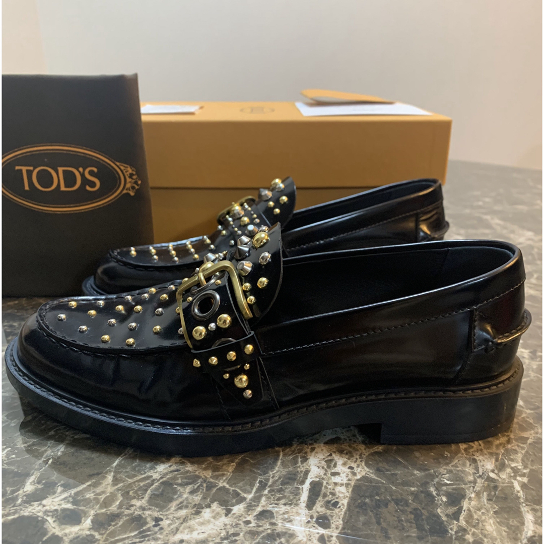 [極美品] TOD'S スタッズ付きローファー