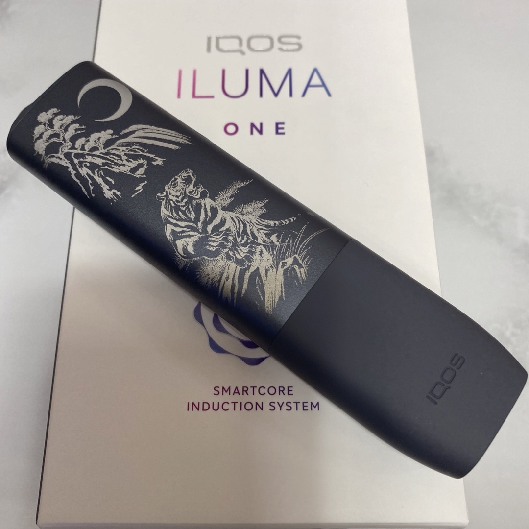 IQOS(アイコス)のiQOS ILUMA ONE アイコス イルマ ワン 加工 虎 水墨画 グレー メンズのファッション小物(タバコグッズ)の商品写真