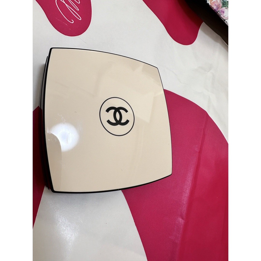 CHANEL(シャネル)のCHANEL アイシャドウ　レベージュパレットルガールライト　数回使用極微品 コスメ/美容のベースメイク/化粧品(アイシャドウ)の商品写真