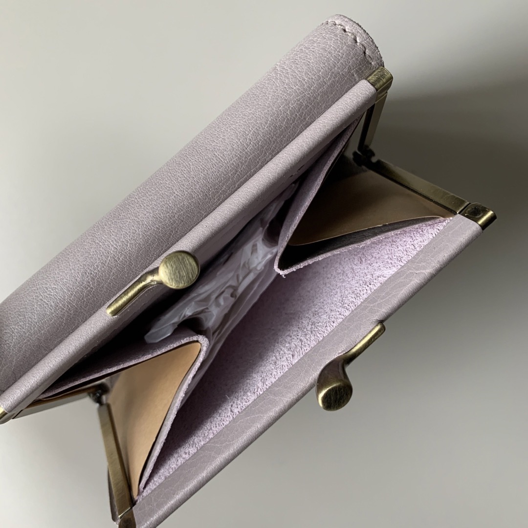 IL BISONTE(イルビゾンテ)の【新品】イルビゾンテ がま口 二つ折り財布 ペールアイリス マルバ レディースのファッション小物(財布)の商品写真