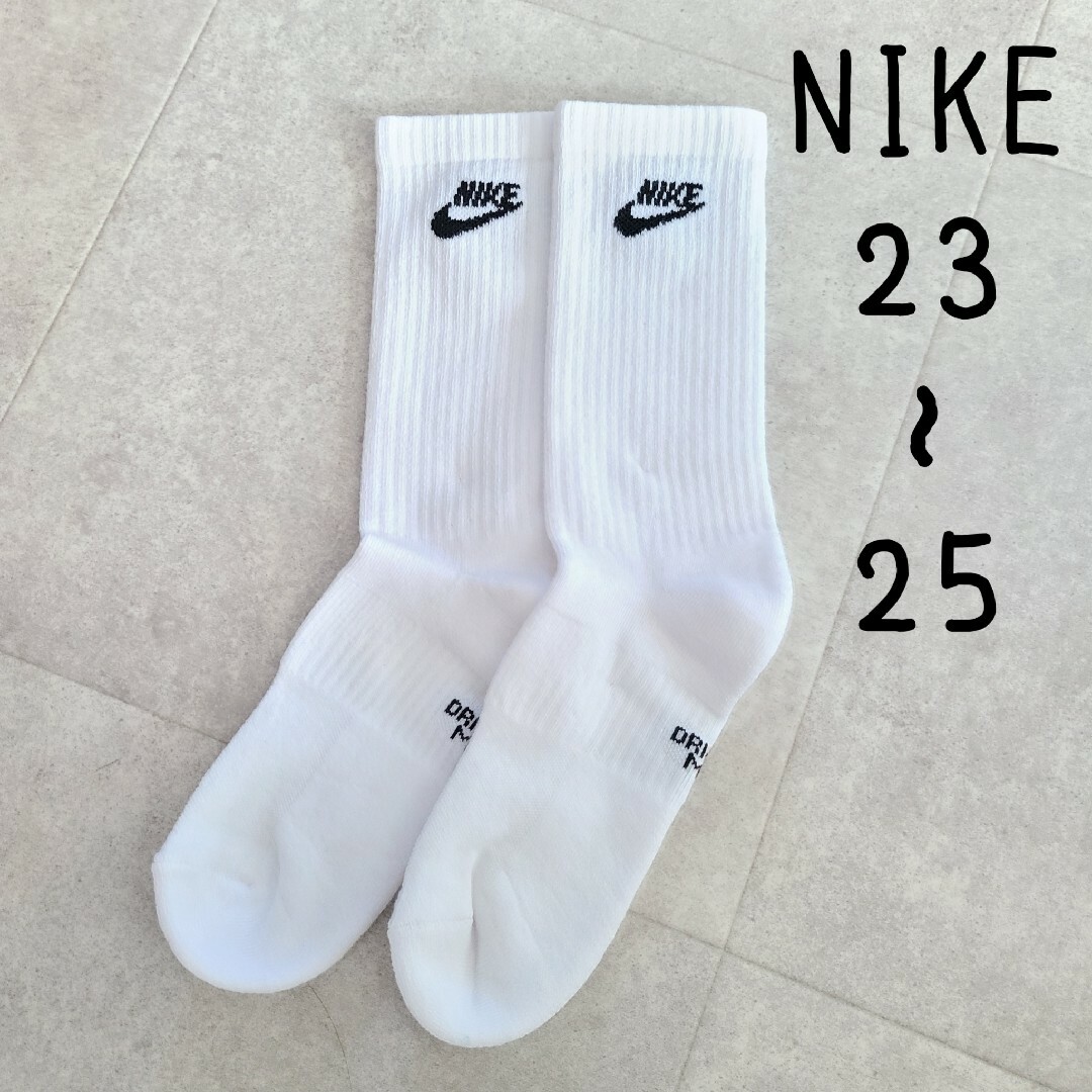 NIKE(ナイキ)のナイキ 靴下  クルー丈 白 ロゴ 1足 23～25cm メンズのレッグウェア(ソックス)の商品写真