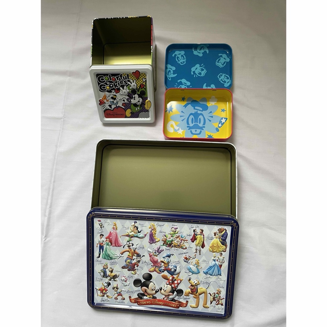 Disney(ディズニー)のディズニー　お菓子缶　3つ エンタメ/ホビーのおもちゃ/ぬいぐるみ(キャラクターグッズ)の商品写真