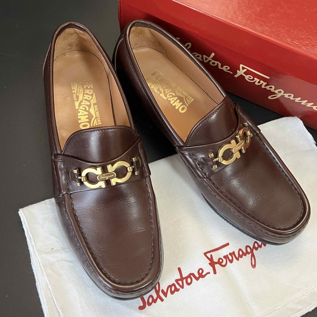 Salvatore Ferragamo(サルヴァトーレフェラガモ)の【極美品】Salvatore Ferragamo ガンチーニ 7 1/2 箱付き メンズの靴/シューズ(ドレス/ビジネス)の商品写真