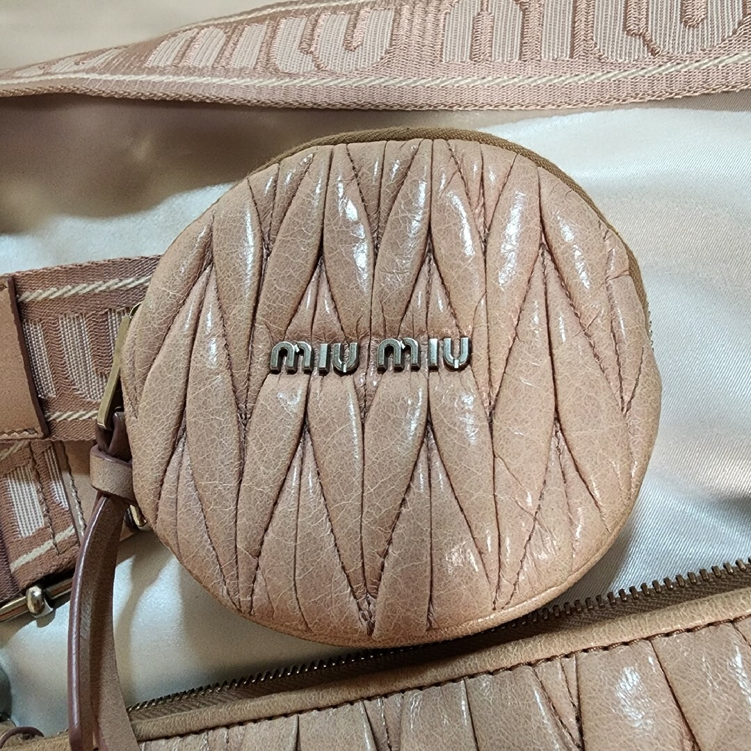 クリアランス廉価 MIUMIU マテラッセ シャイン ショルダーバッグ