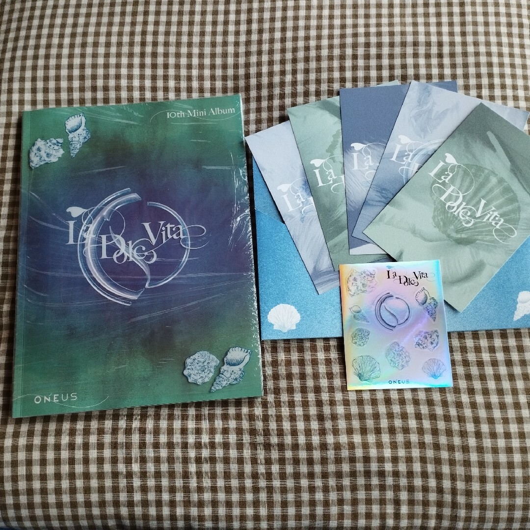 Oneus La Dolce Vita CD アルバム Lver Dver エンタメ/ホビーのCD(K-POP/アジア)の商品写真