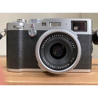 フジフイルム(富士フイルム)の[今日限定値下げ中]FUJIFILM X100F シルバー　純正レザーケース付き(フィルムカメラ)