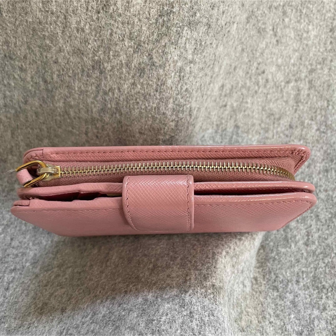 PRADA(プラダ)のPRADA 二つ折り財布　ピンク レディースのファッション小物(財布)の商品写真