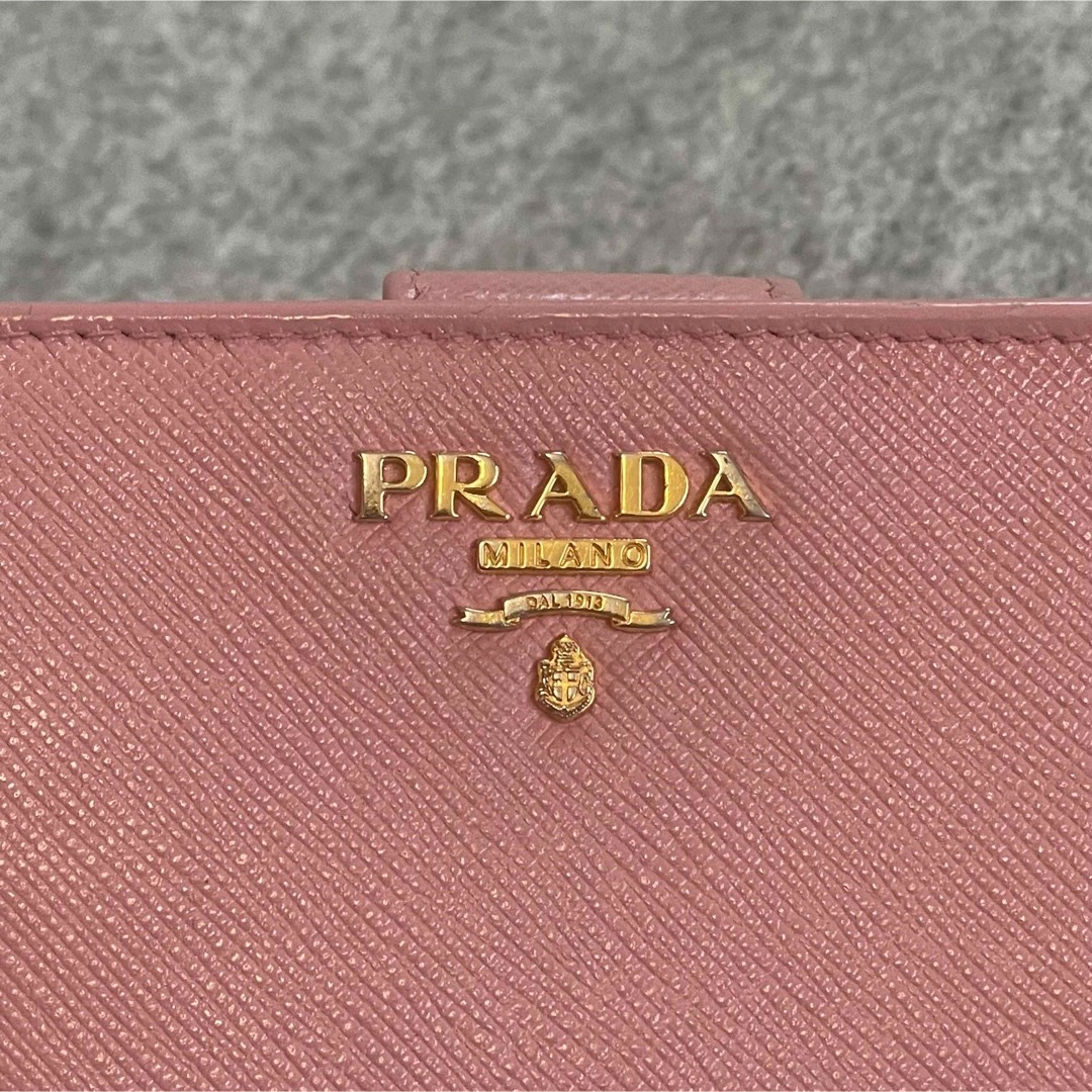 PRADA(プラダ)のPRADA 二つ折り財布　ピンク レディースのファッション小物(財布)の商品写真