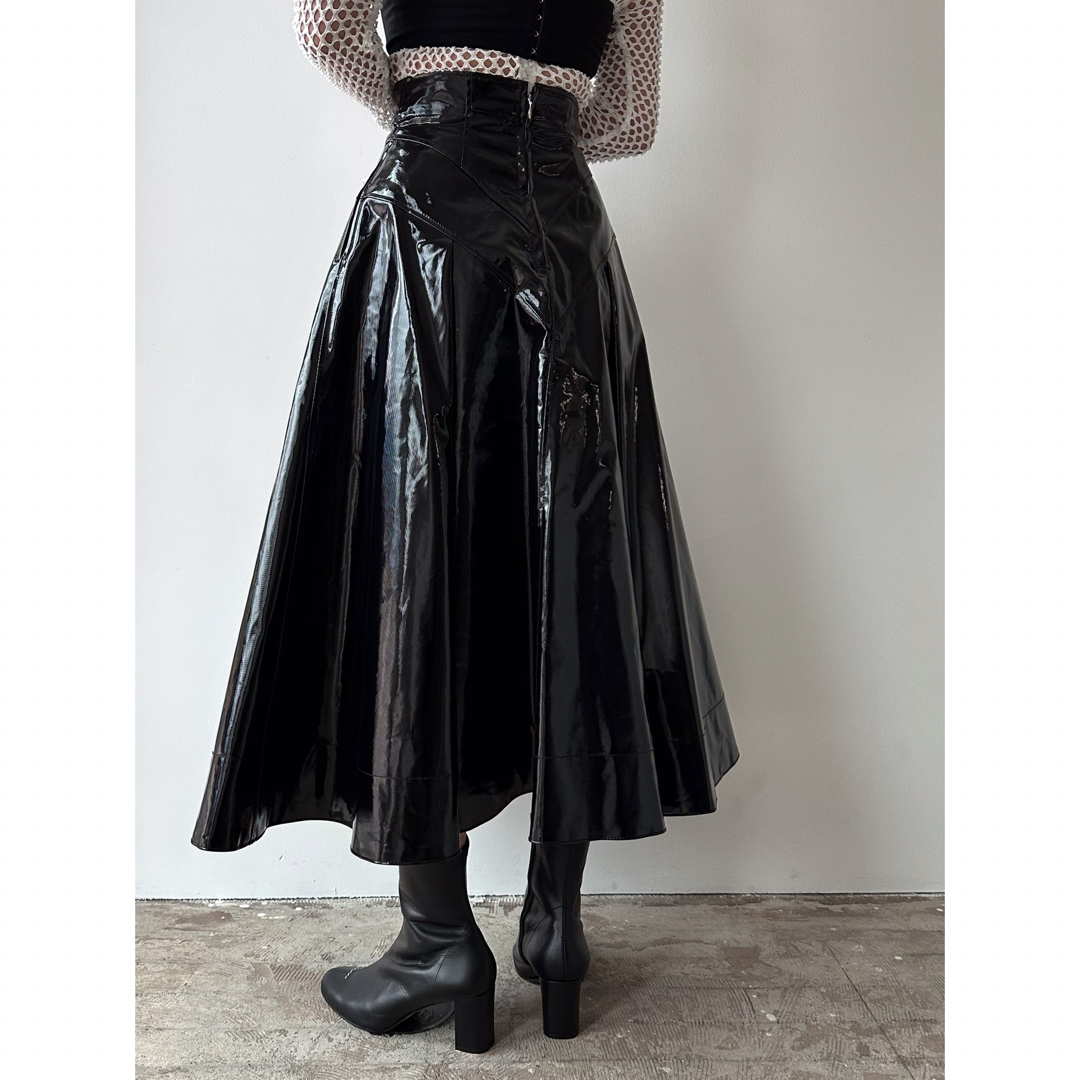 mame(マメ)のFETICO  FAUX-LEATHER MIDI SKIRT 新品未使用 レディースのスカート(ロングスカート)の商品写真