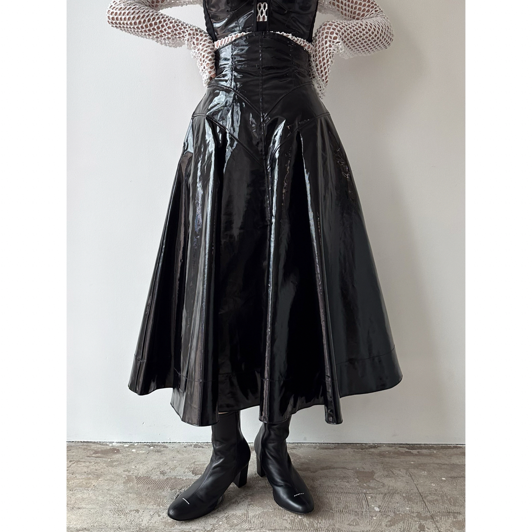 mame(マメ)のFETICO  FAUX-LEATHER MIDI SKIRT 新品未使用 レディースのスカート(ロングスカート)の商品写真