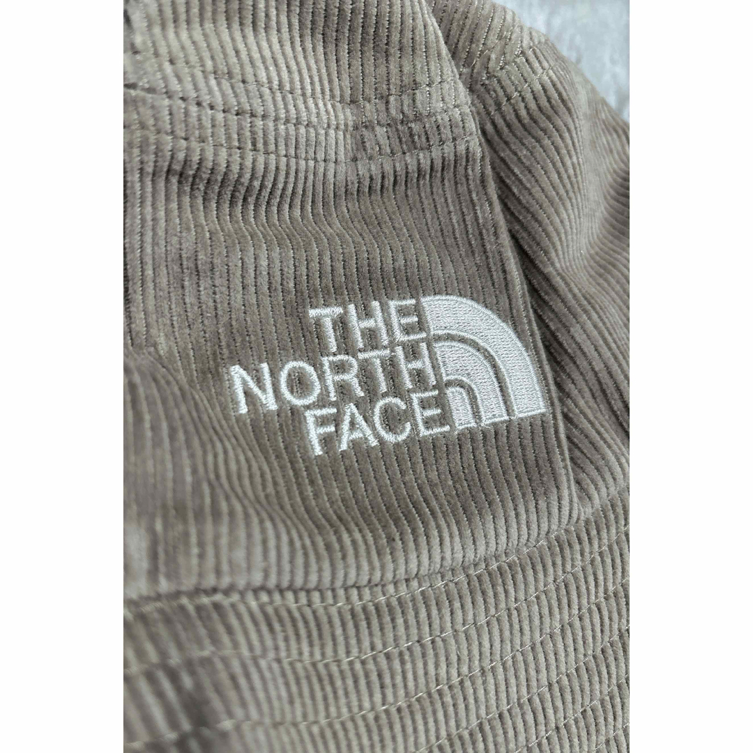 THE NORTH FACE(ザノースフェイス)の【韓国限定】ノースフェイス　コーデュロイバケットハット　グレージュ　L メンズの帽子(ハット)の商品写真