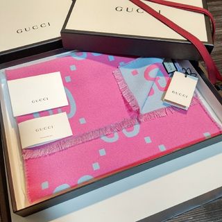 グッチ(Gucci)の❤新品箱袋タグ付❤GUCCI マフラー ショール ストール スカーフ❤ピンク❤(マフラー/ショール)