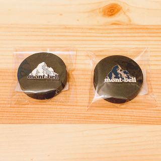 モンベル(mont bell)の★新品未開封★ mont bell  モンベル　ピンバッチ2個(登山用品)