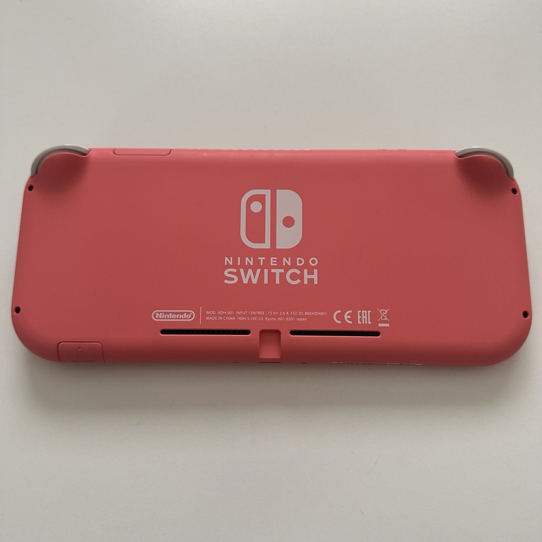 Nintendo Switch(ニンテンドースイッチ)のSwitch ライト コーラルピンク ※箱無し エンタメ/ホビーのゲームソフト/ゲーム機本体(携帯用ゲーム機本体)の商品写真
