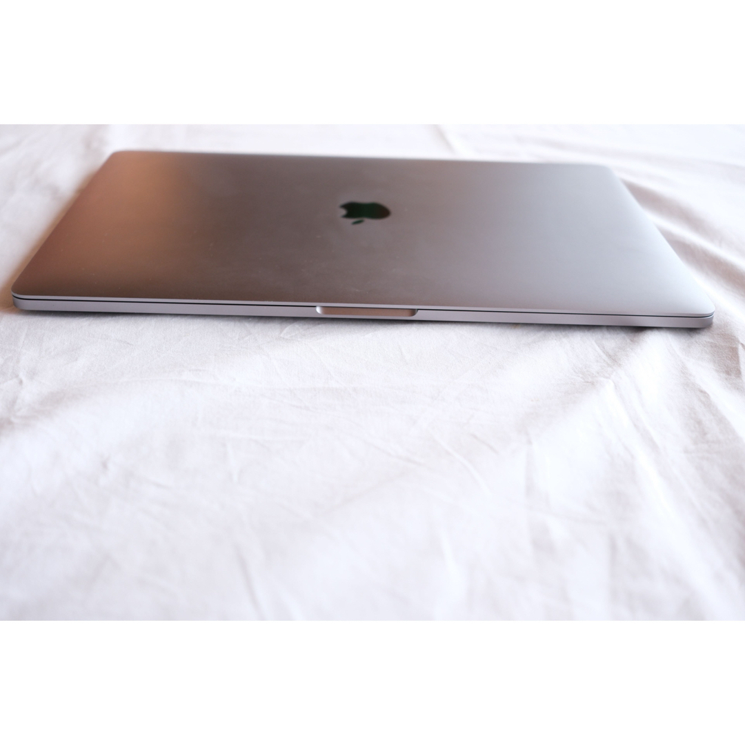 Apple(アップル)のMacBookPro 2016.15インチCorei7 256GB スマホ/家電/カメラのPC/タブレット(ノートPC)の商品写真