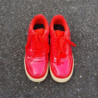 ナイキ(NIKE)のNIKE！エナメル赤！(スニーカー)