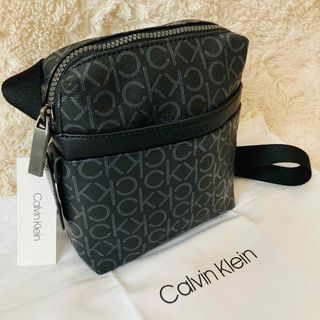 カルバンクライン(Calvin Klein)の【新品】カルバンクライン ミニショルダー ポシェット シグネチャー柄 男女 黒(ショルダーバッグ)