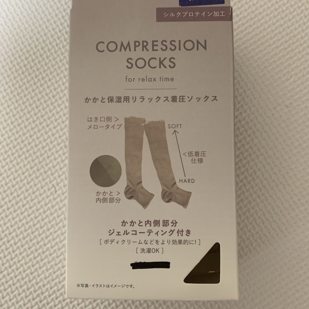 3COINS(スリーコインズ)の3coins 保湿ソックス•保湿ミトン コスメ/美容のボディケア(フットケア)の商品写真