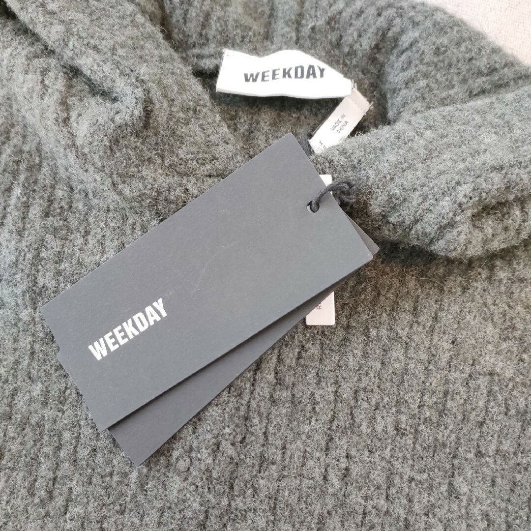 ZARA(ザラ)の【新品タグ付き】WEEKDAY ニットフーディ グレー セーター サイズXS レディースのトップス(ニット/セーター)の商品写真