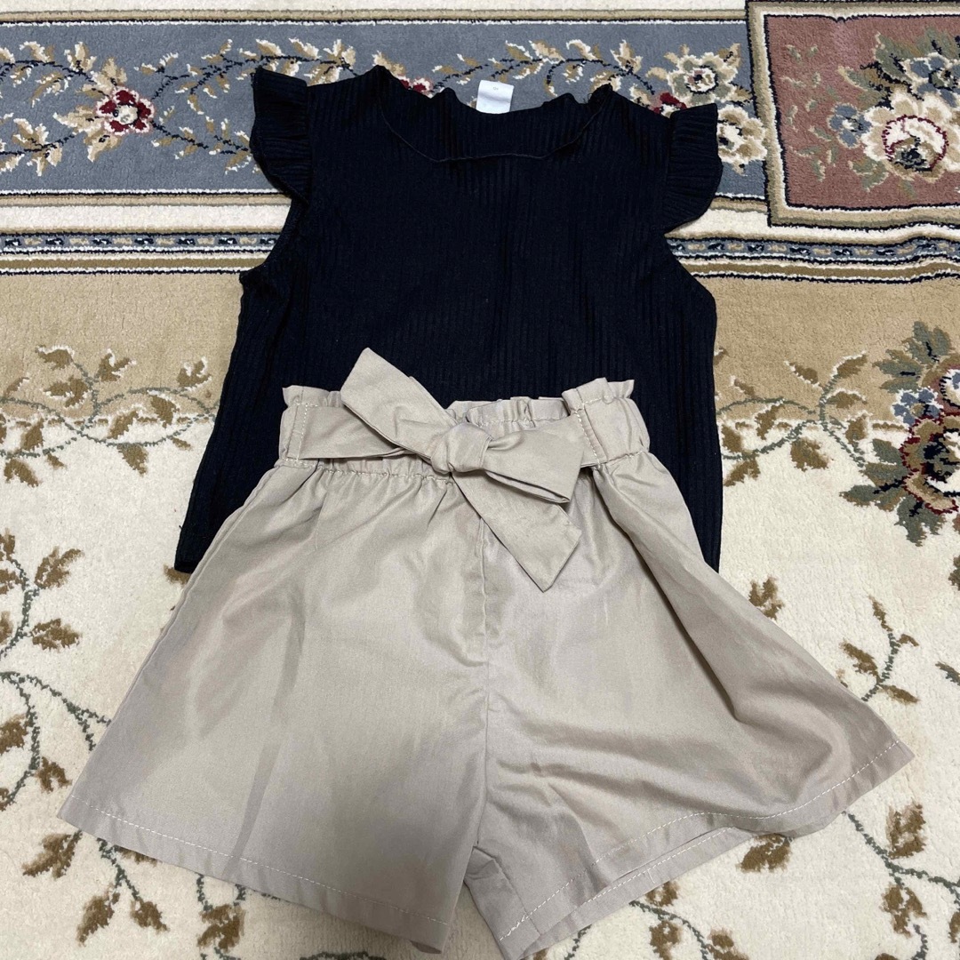 SHEIN 黒色トップス ベージュ ショートパンツ セット キッズ/ベビー/マタニティのキッズ服女の子用(90cm~)(その他)の商品写真