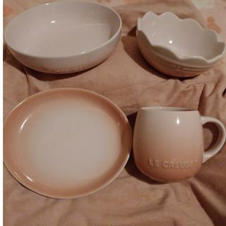 ルクルーゼ(LE CREUSET)のル・クルーゼ　ピンク　4点セット　マグ、お皿(食器)