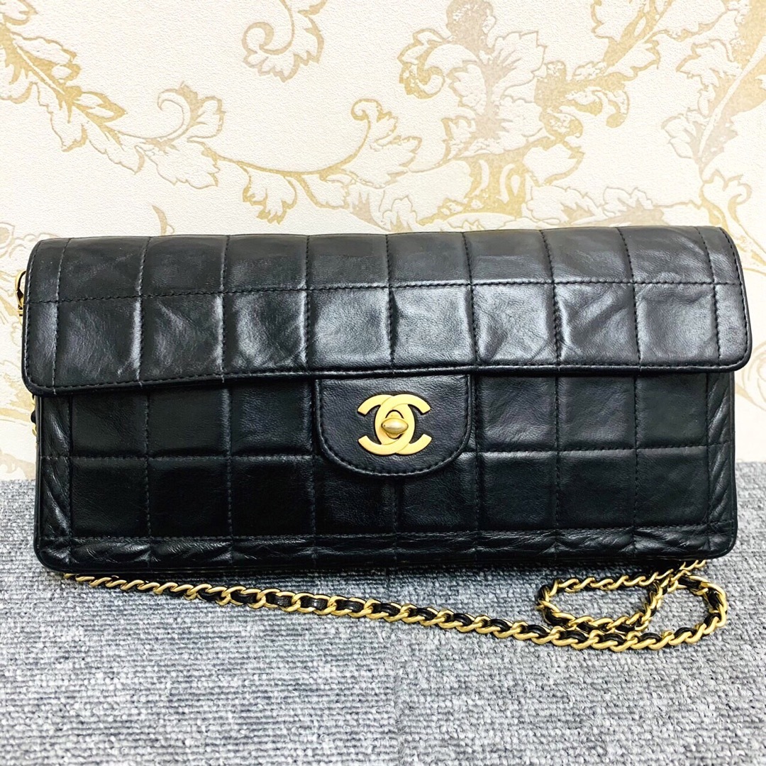 ✴︎美品 CHANEL シャネル チョコバー ココマーク ショルダーバッグ ✴︎美品 CHANEL シャネル チョコバー ココマーク ショルダーバッグ