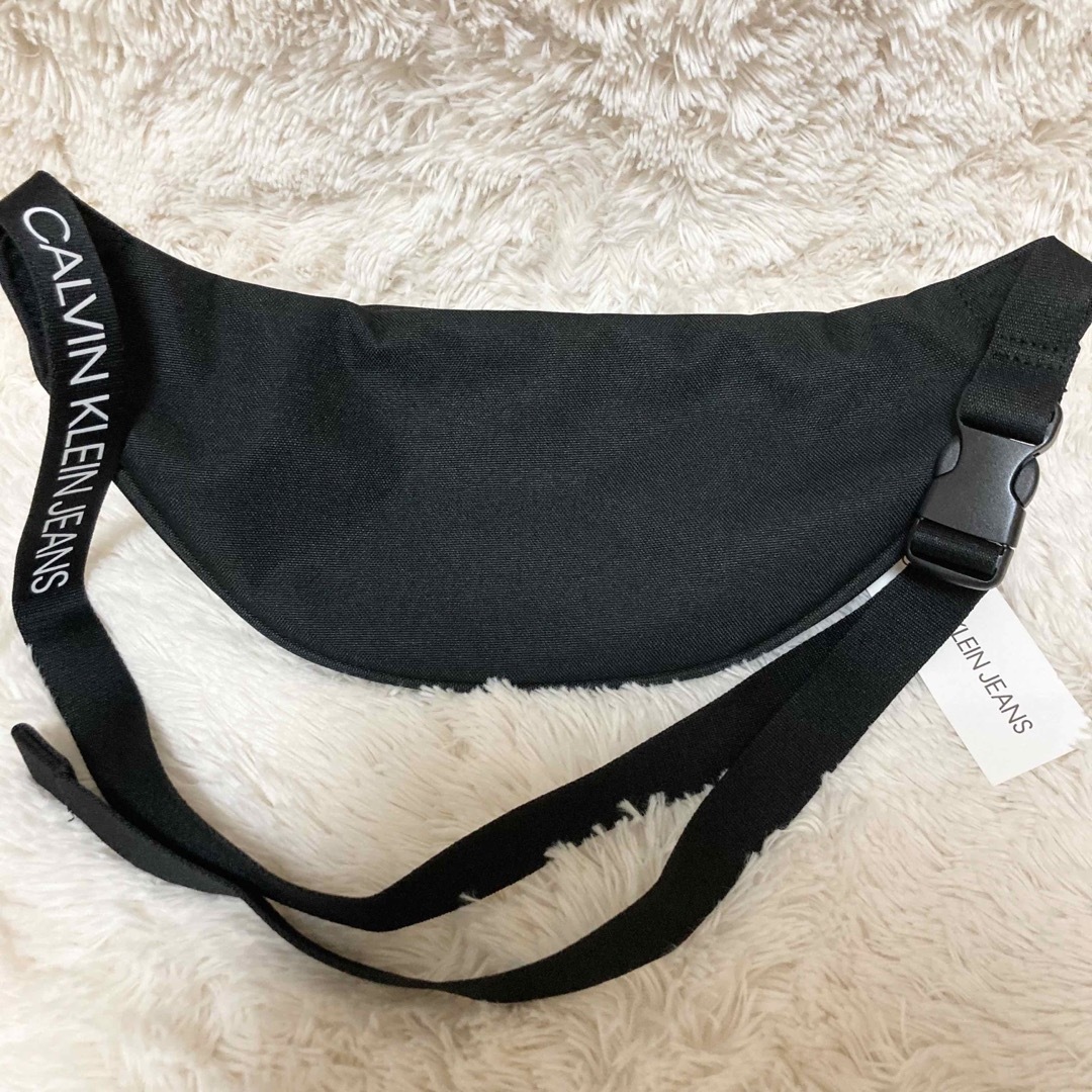 Calvin Klein(カルバンクライン)の【新品】カルバンクライン ボディーバッグ  ポーチ ポシェット 男女兼用 黒 メンズのバッグ(ボディーバッグ)の商品写真