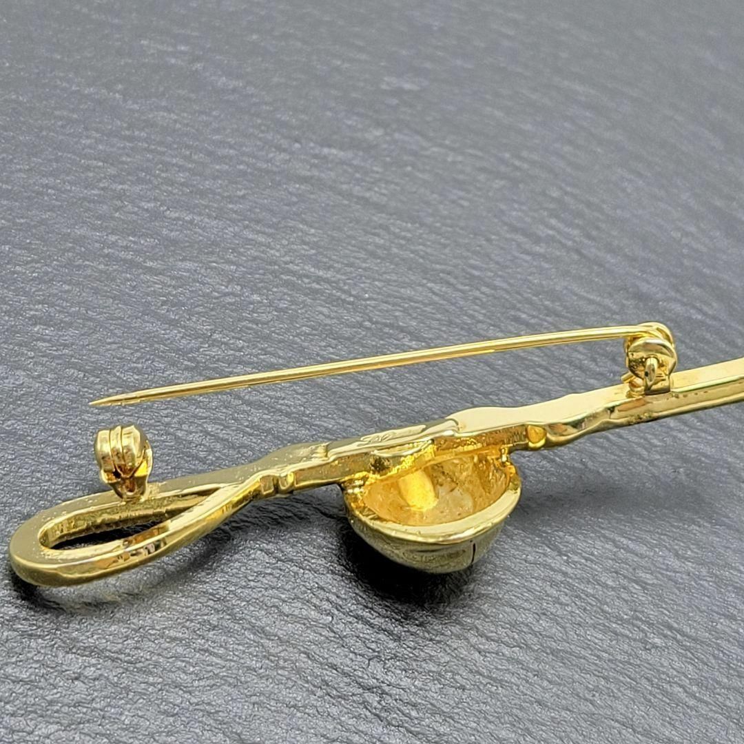 Vintage brooch Cap Whip jockey 帽子 鞭 ゴールド レディースのアクセサリー(ブローチ/コサージュ)の商品写真