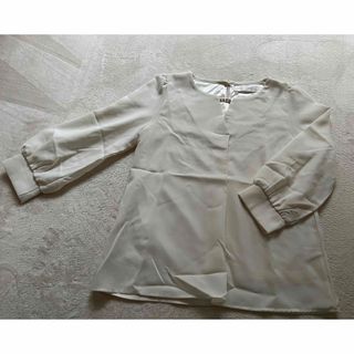 トッコクローゼット(TOCCO closet)のパール付きシフォントップス🤍(シャツ/ブラウス(長袖/七分))